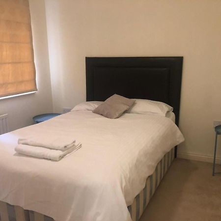 Lovely 2 Bedroom 2 Baths Flat With Free Parking Basingstoke Zewnętrze zdjęcie
