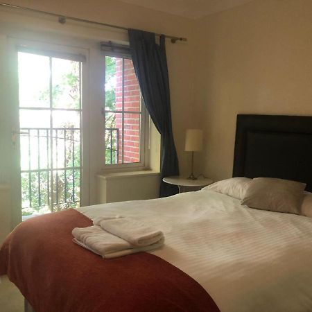 Lovely 2 Bedroom 2 Baths Flat With Free Parking Basingstoke Zewnętrze zdjęcie