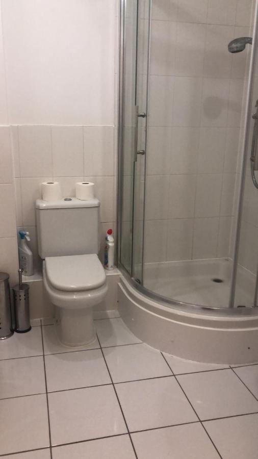 Lovely 2 Bedroom 2 Baths Flat With Free Parking Basingstoke Zewnętrze zdjęcie